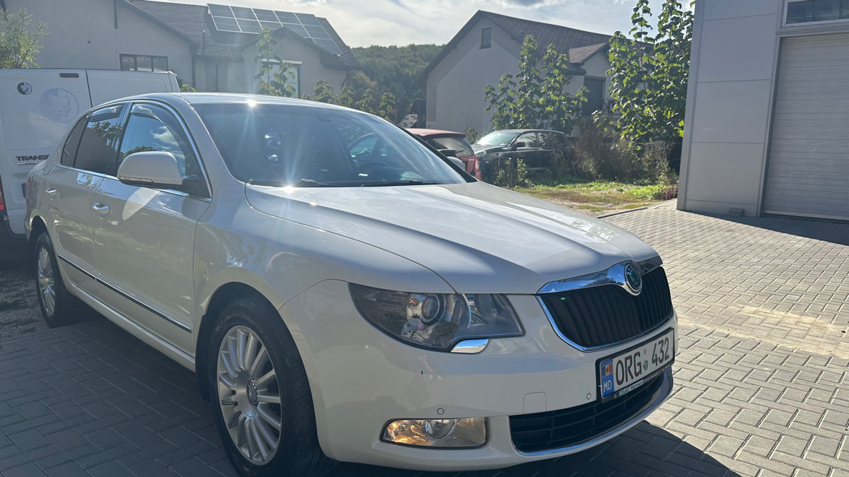 Skoda Superb foto 1