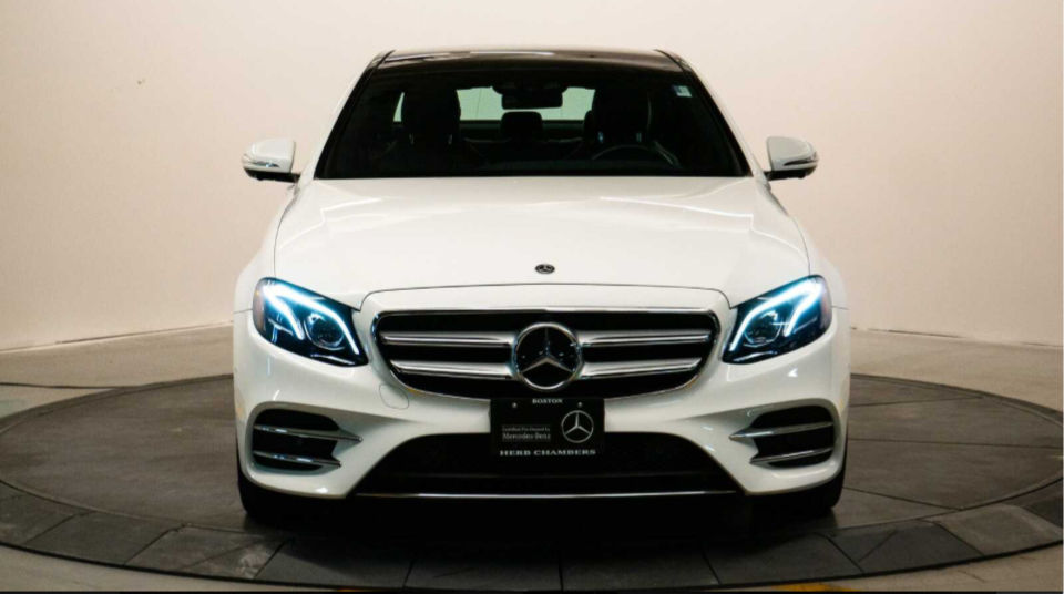 Mercedes E-Class foto 1