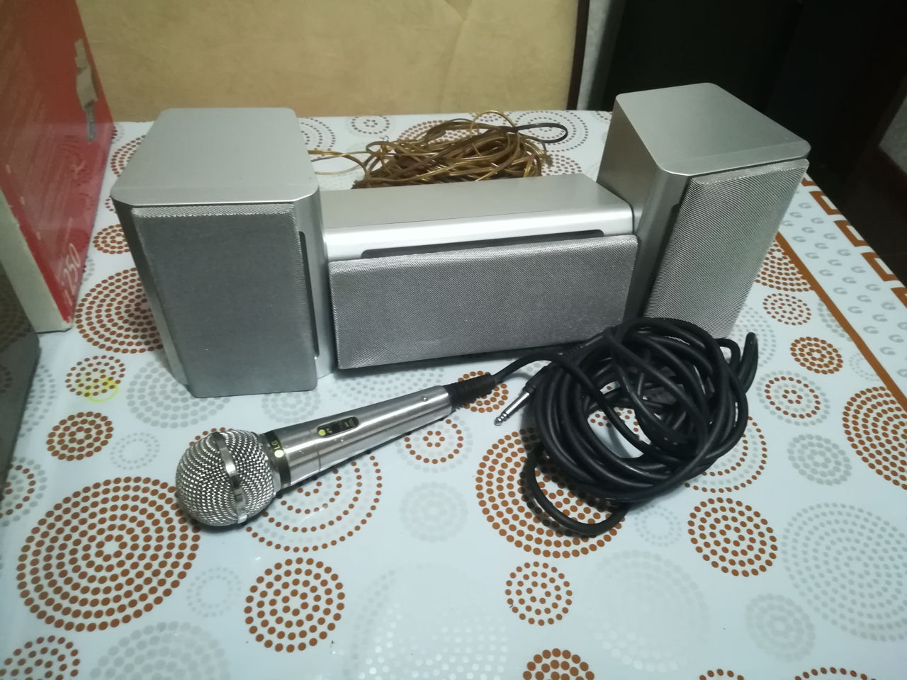 LG 3 колонки + кабель+ микрофон, дешево