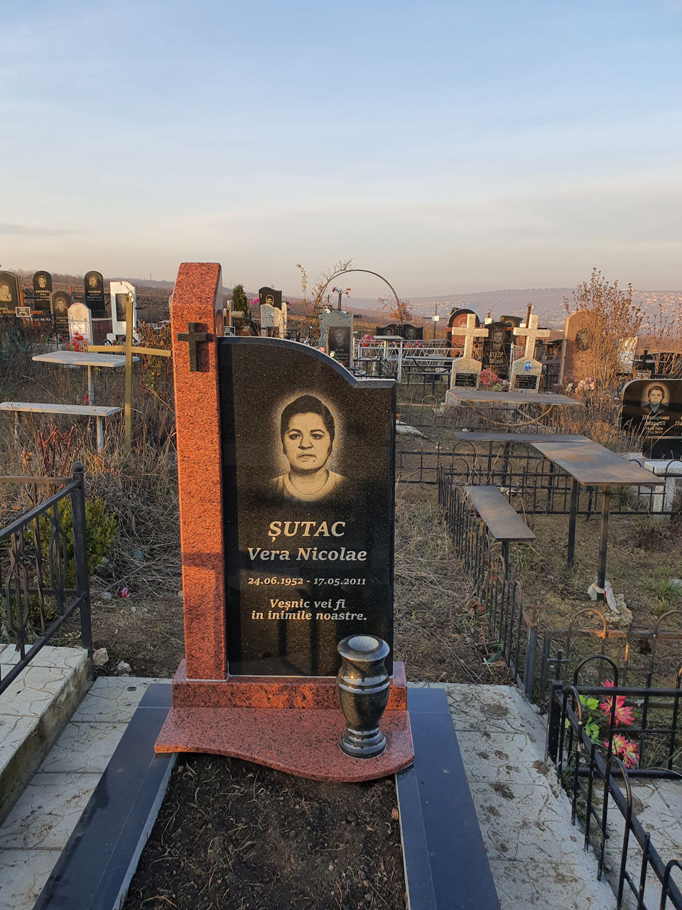 Monumente funerare deosebite – pentru o amintire veșnică cu stil ! foto 0