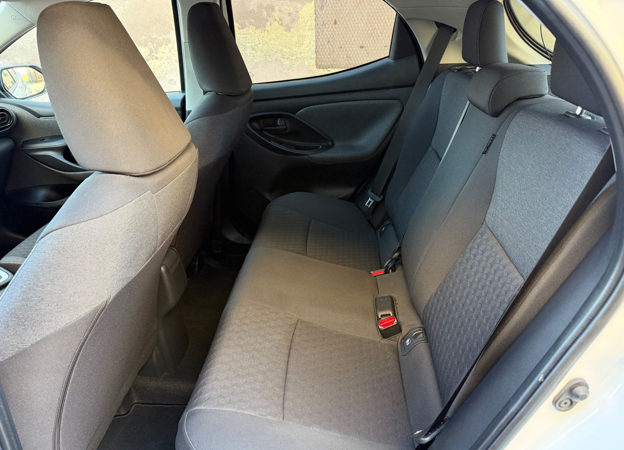Toyota Yaris фото 17