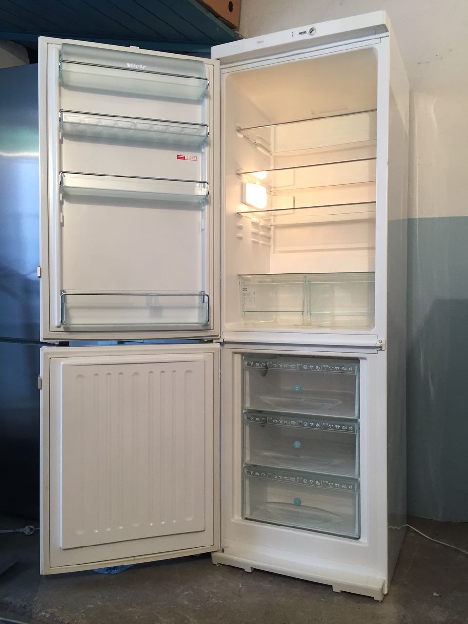 Немецкий холодильник Miele высотой 185 см