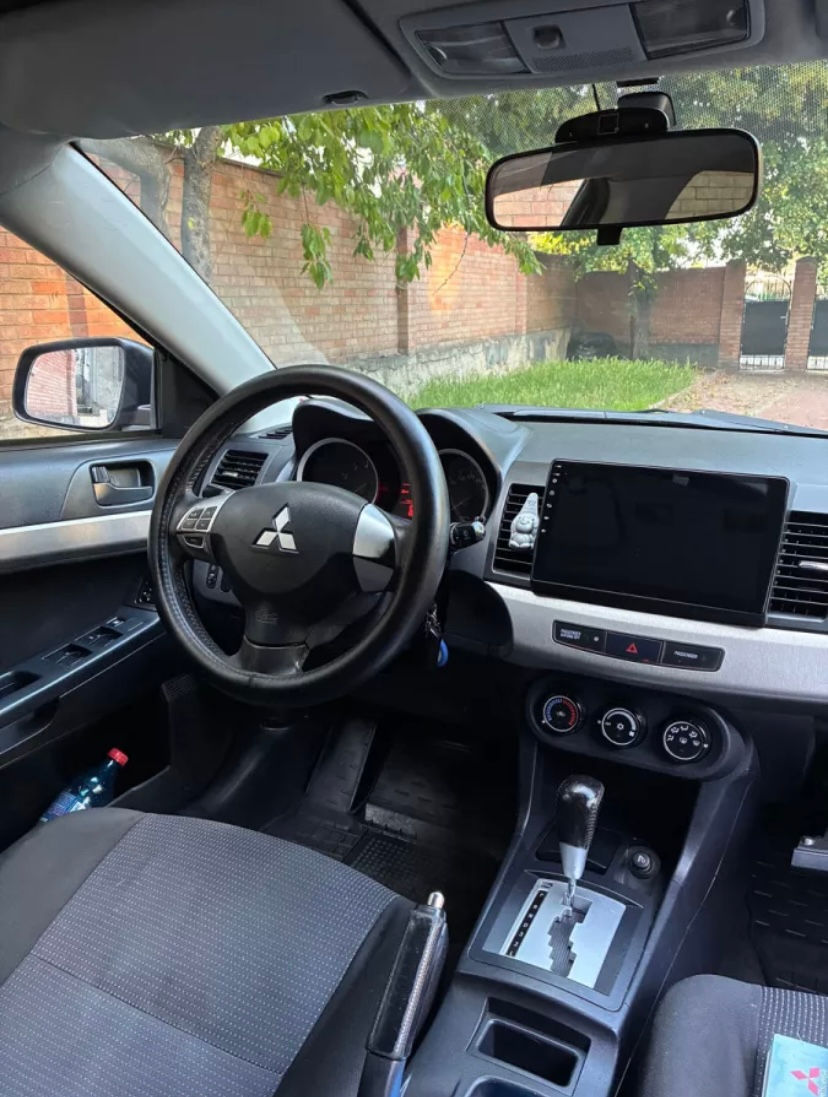 Mitsubishi Lancer foto 7