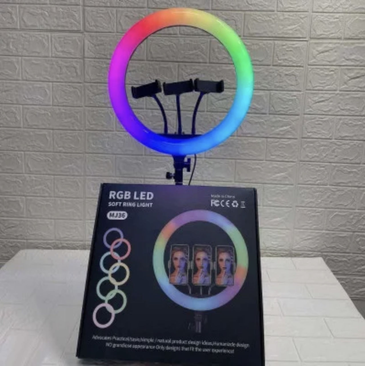 Продаю кольцевую RGB лампу 36см со штативом