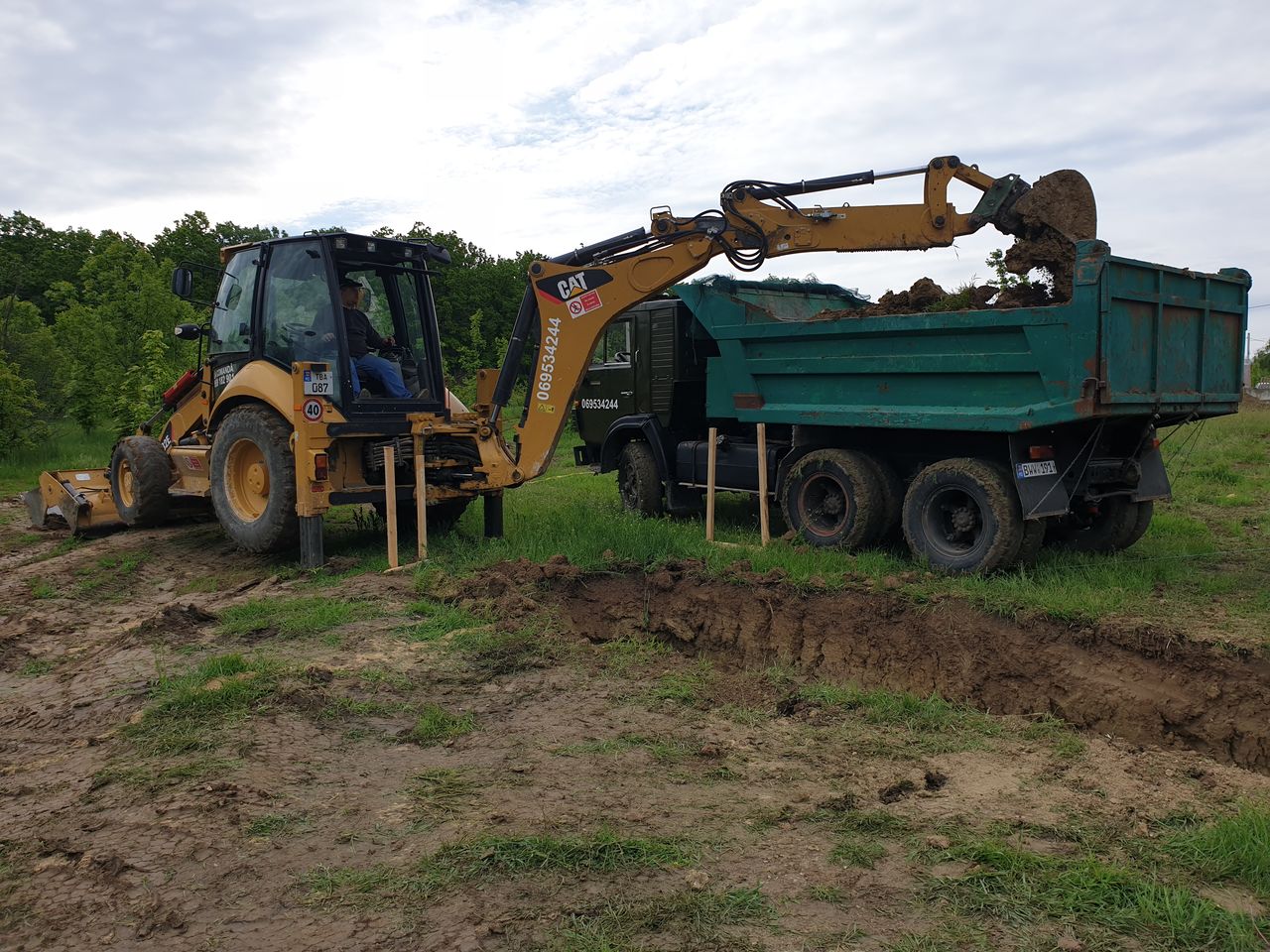 Servicii excavator, buldoexcavator,bobcat,miniexcavator,compactor,каток,Kamaz foto 3