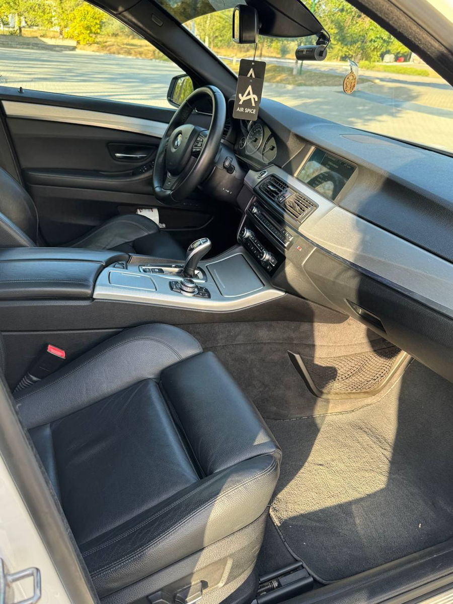 BMW 5 Series foto 7