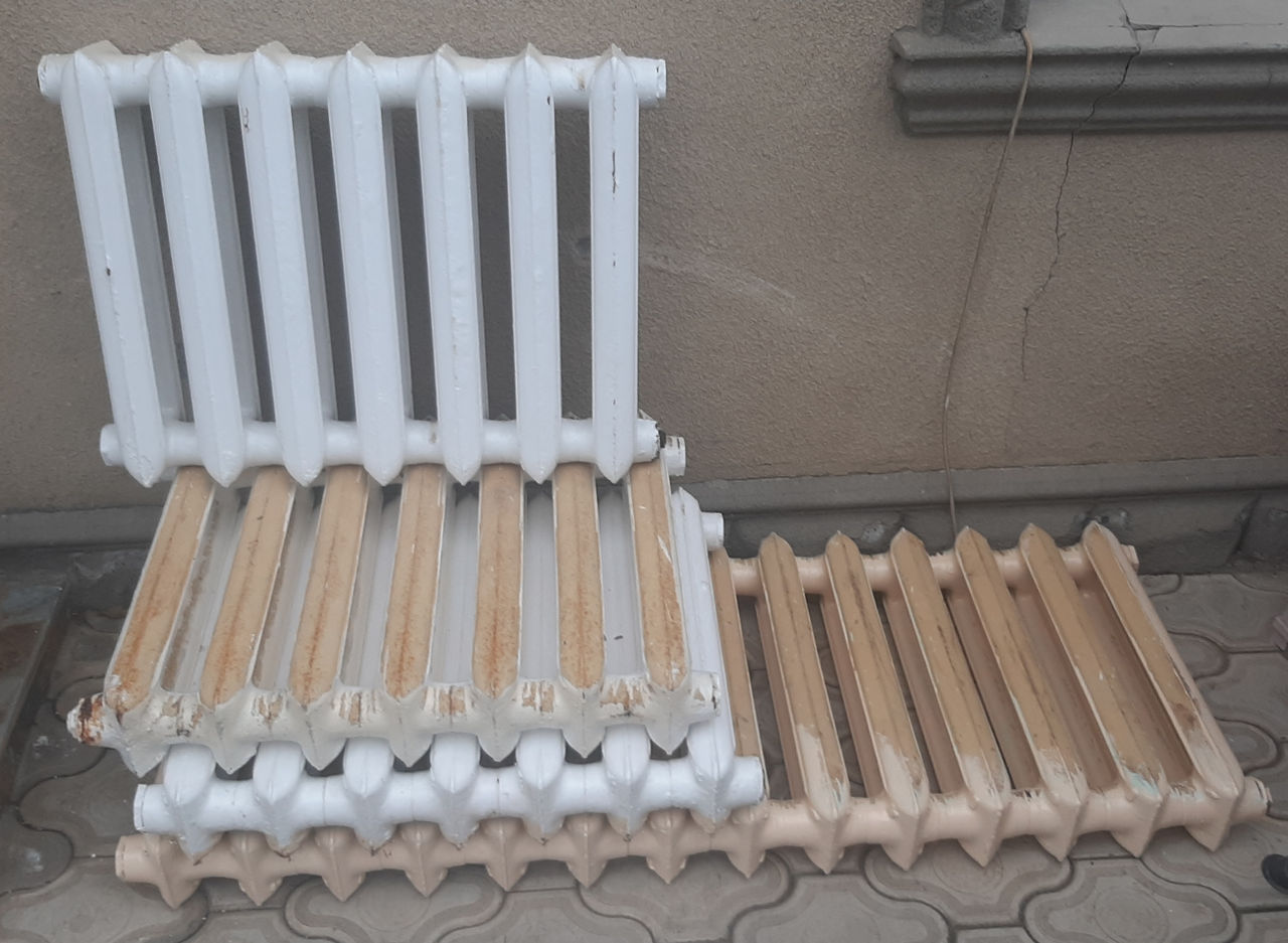 Чугунные батареи 1 секция 50 лей.