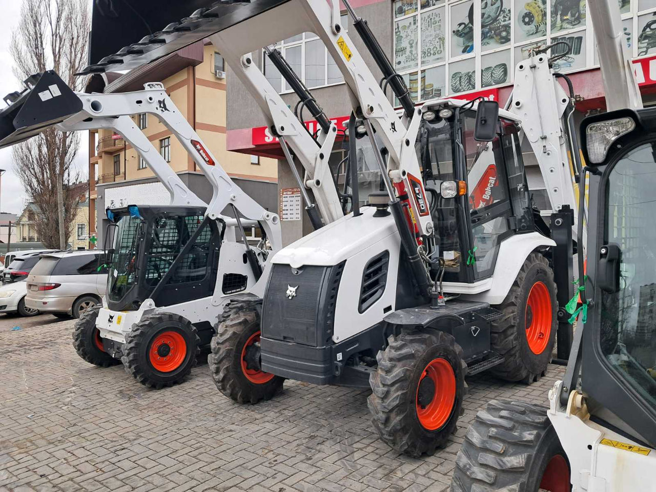 Buldoexcavator Bobcat B730M фото 0