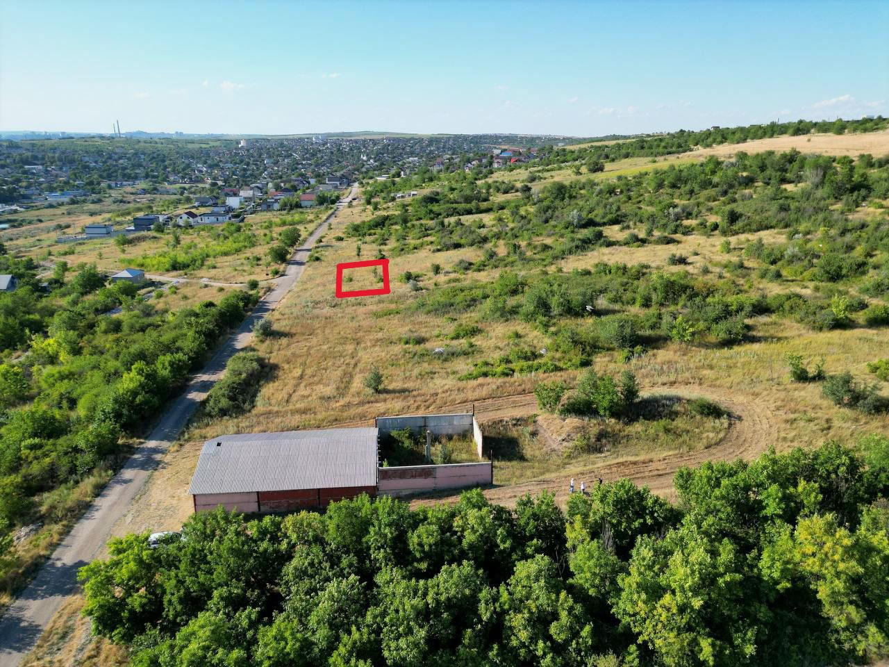 7 ari, Teren pentru construcții