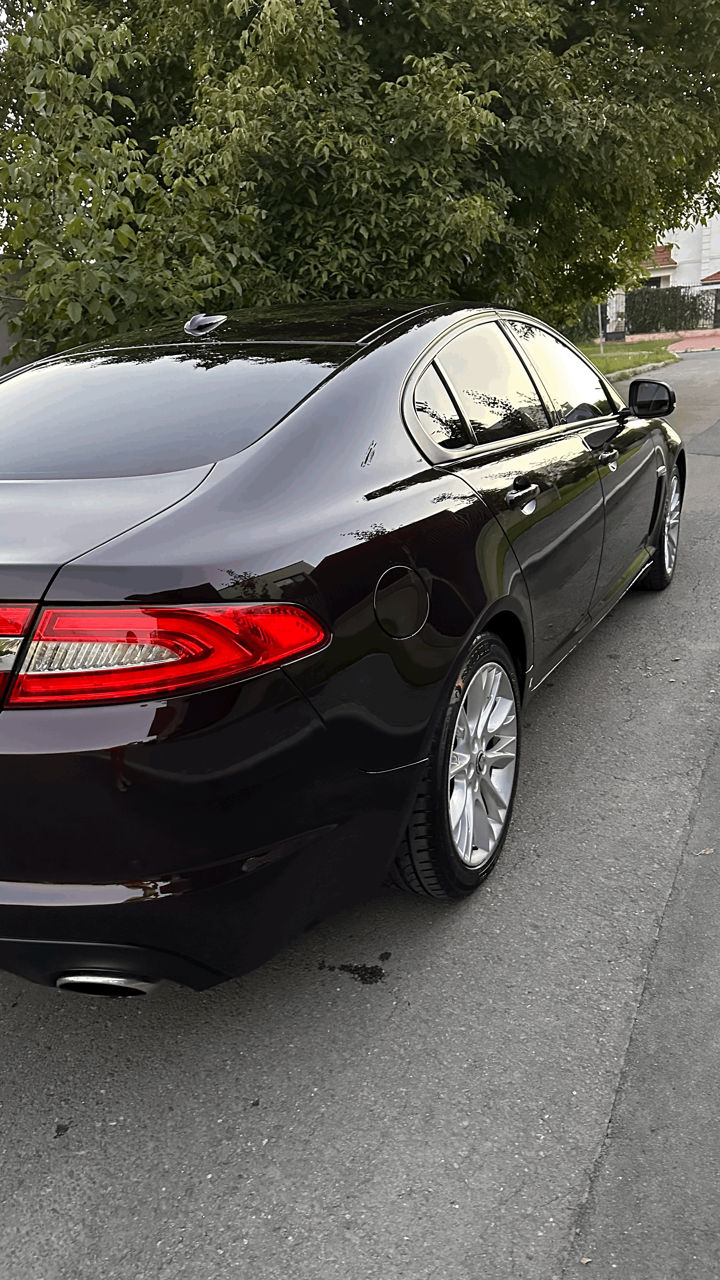 Jaguar XF фото 3