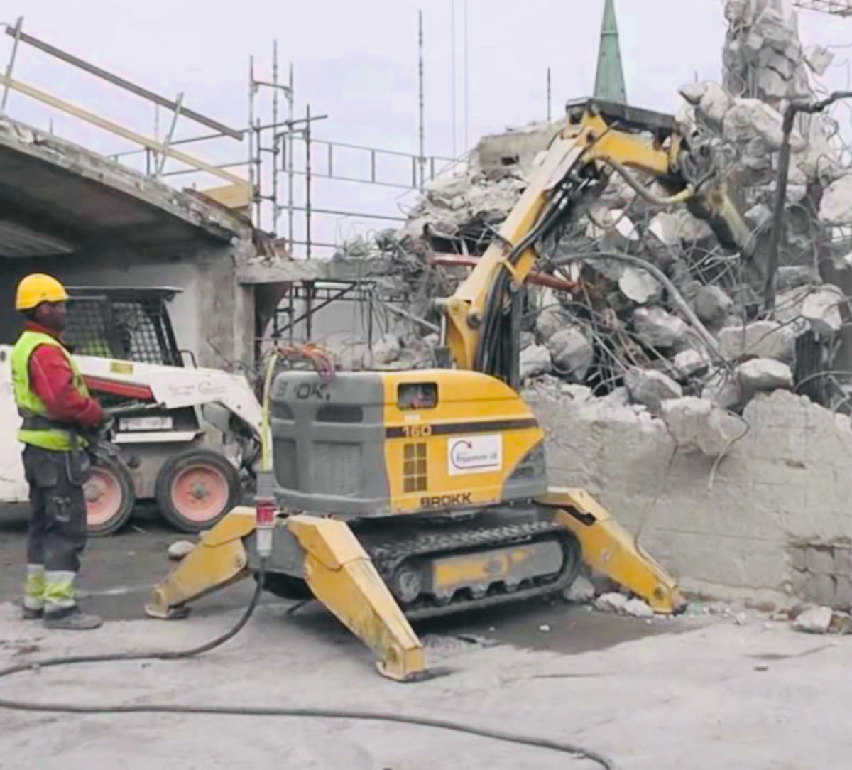 Demolarii interioare cu tehnica specializata foto 4