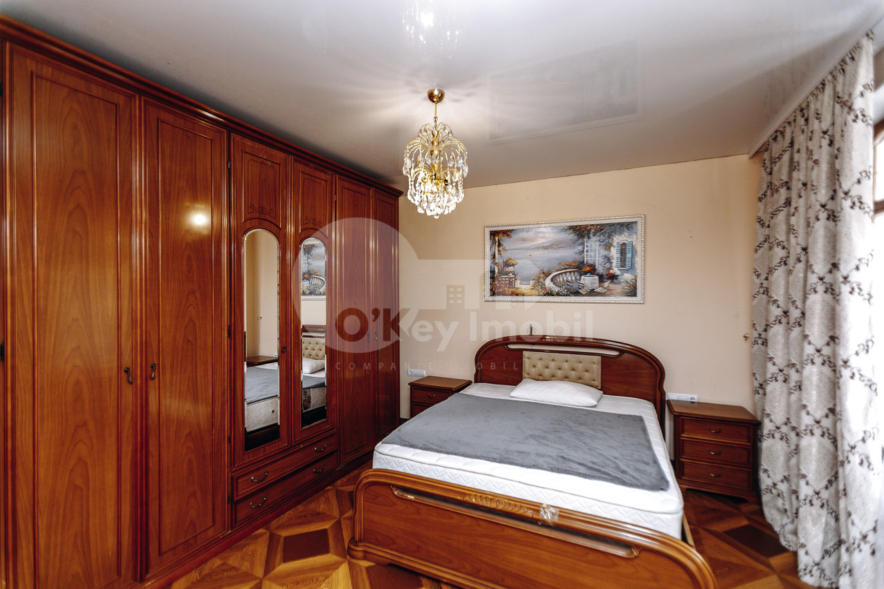 Casă 3 nivele, 250 mp, Centru 295000 € foto 1