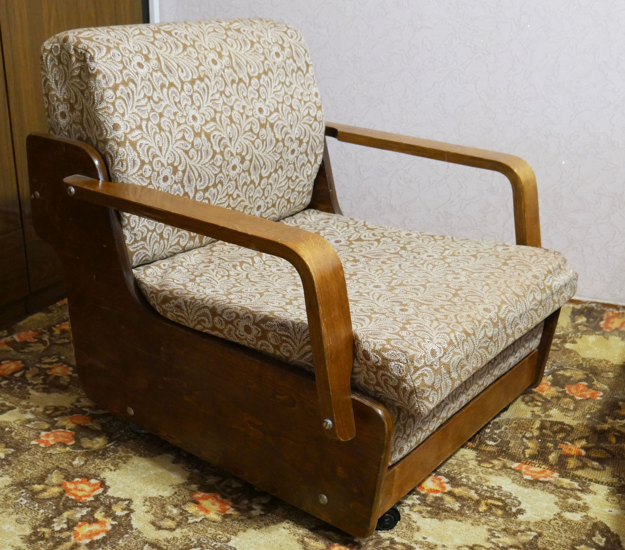 Авито нижний кресло. Кресло раздвижное. Советское раскладное кресло. Раскладное кресло-кровать. Советские кресла кровати раскладные.