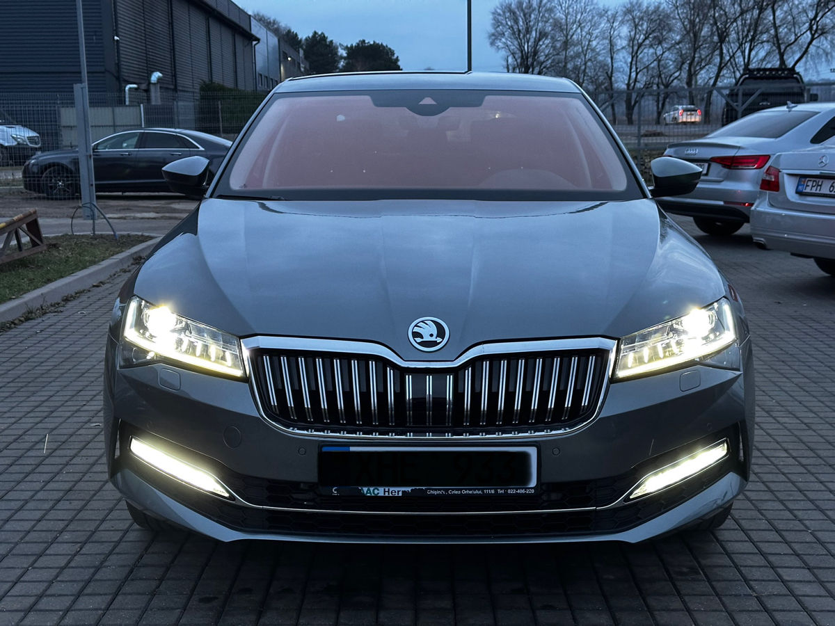 Skoda Superb foto 1