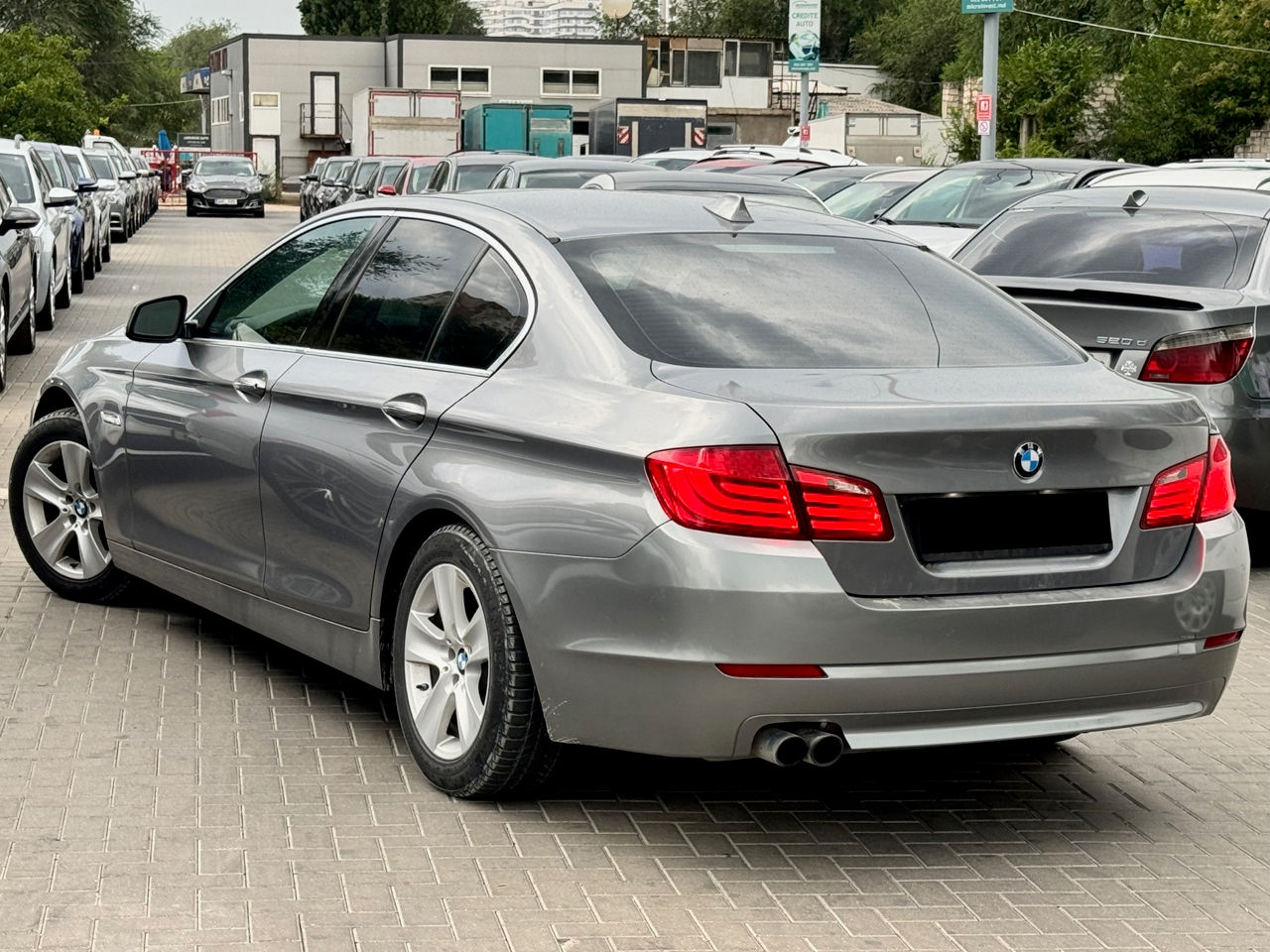 BMW 5 Series foto 2