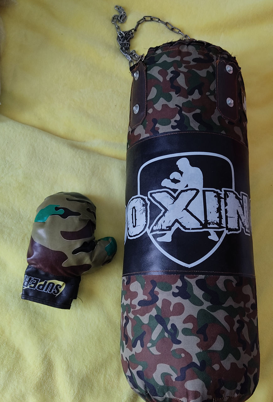Продам боксёрскую грушу и перчатки - для юных спортсменов