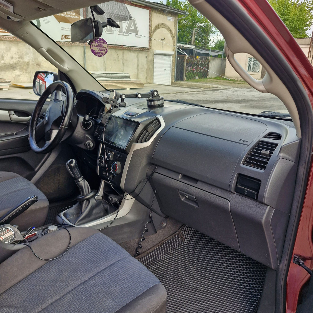 Isuzu D-Max фото 8