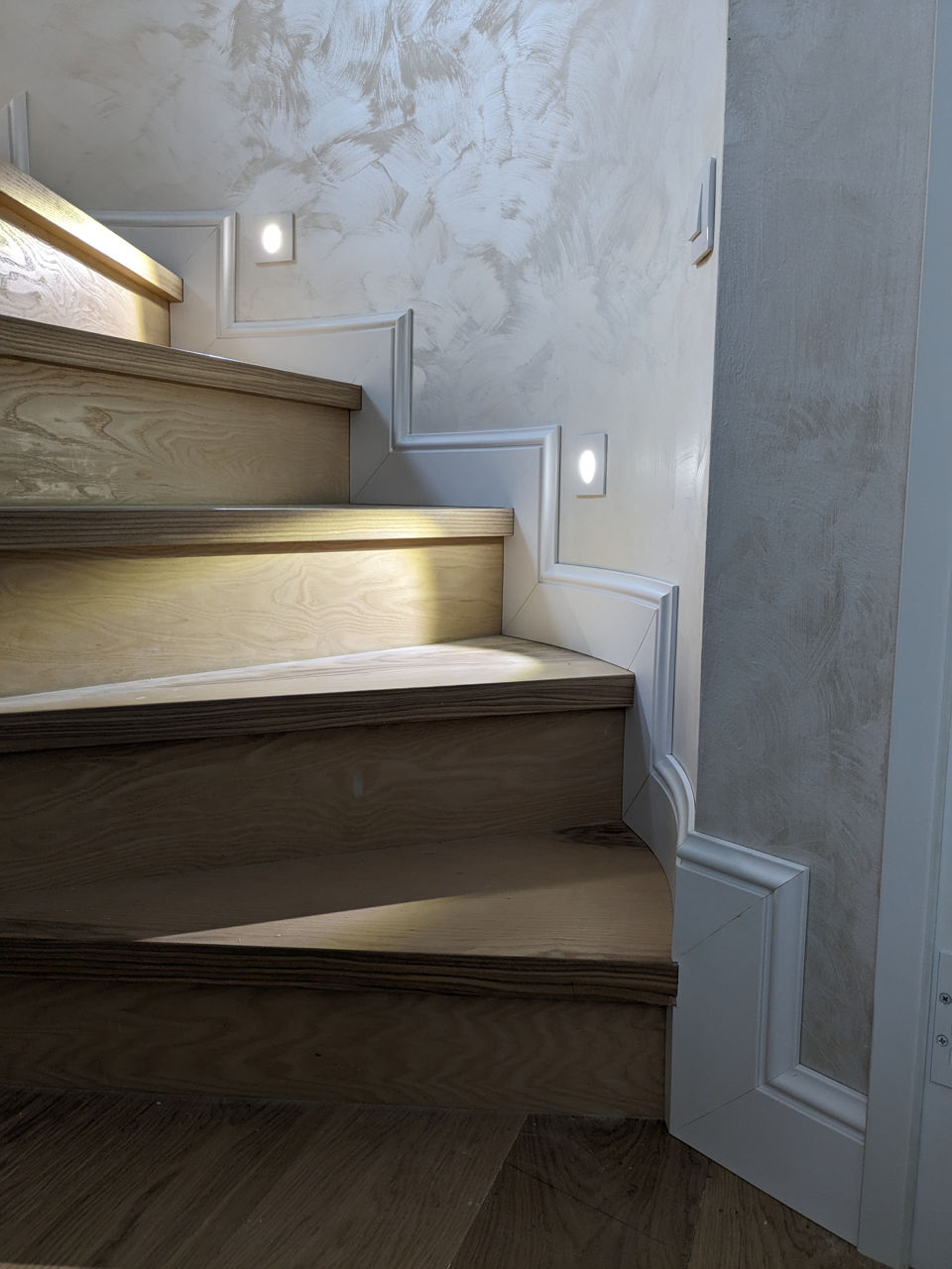 Instalare plintă MDF/Poliuretan și parchet laminat / монтаж плинтусов установка ламинатa foto 8