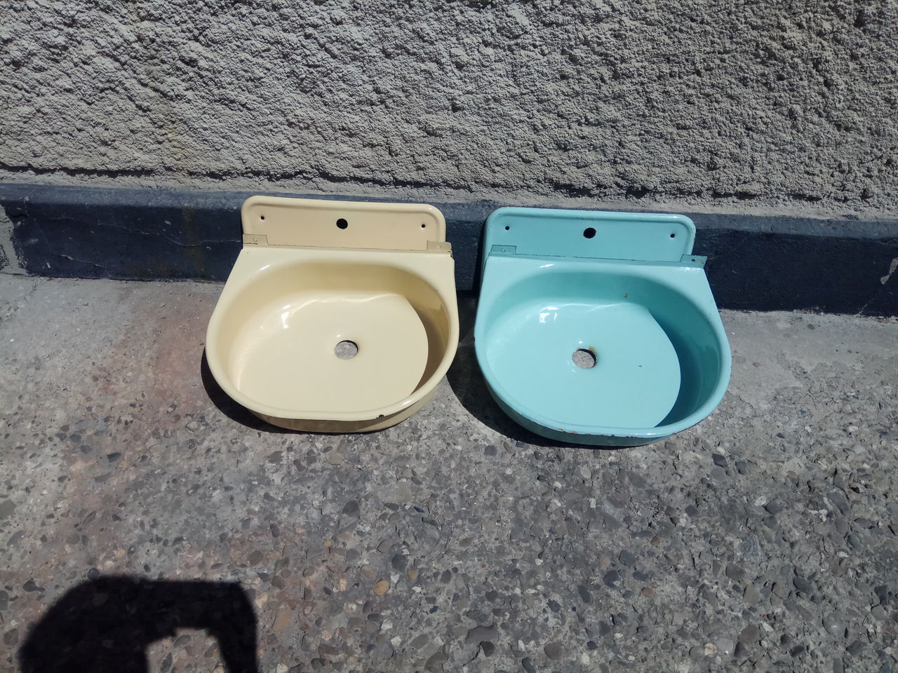 Раковина эмалированная – 100 лей