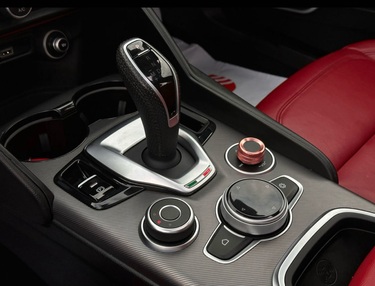Alfa Romeo Giulia foto 7