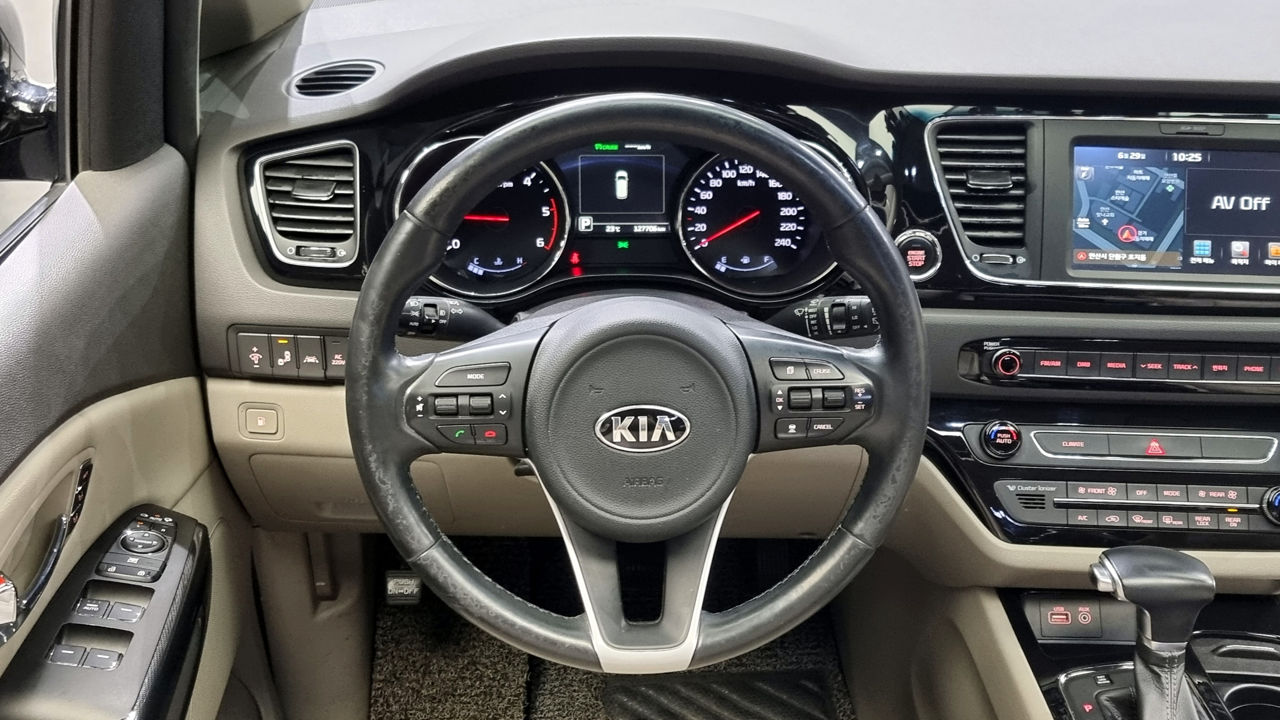 KIA Carnival foto 5