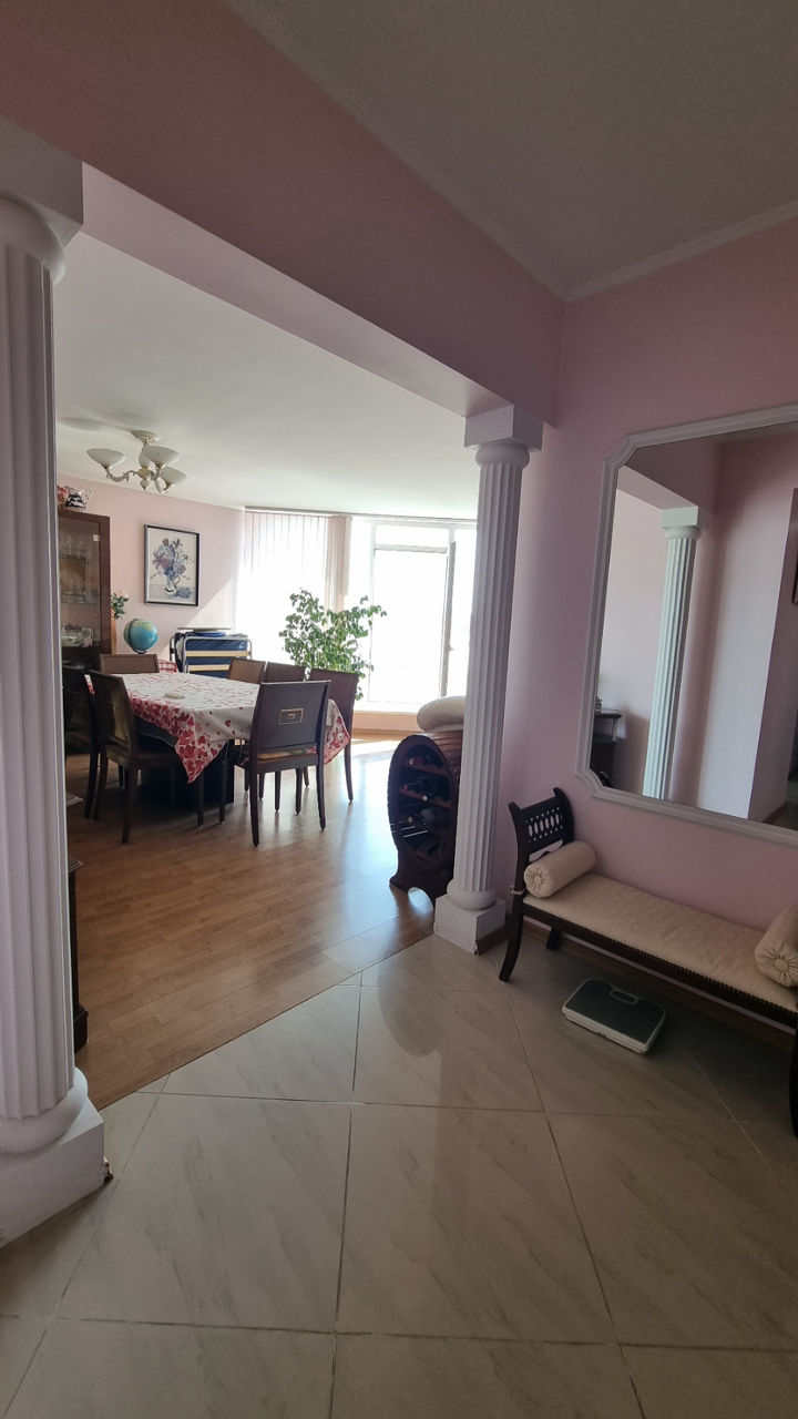 Apartament cu 3 camere, 108 m², Botanica, Chișinău foto 3