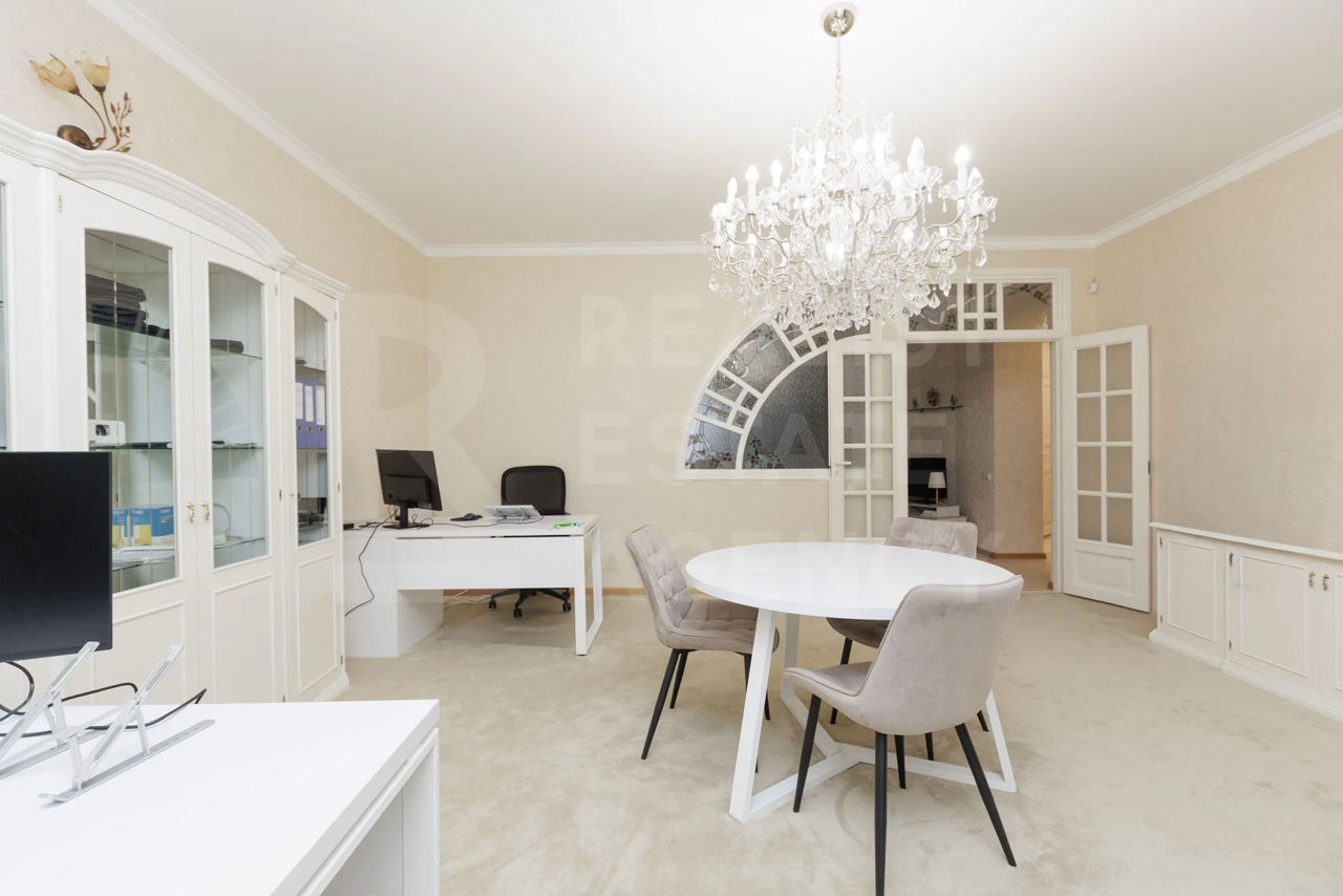 Apartament cu 4 camere, Centru, Chișinău, Chișinău mun.