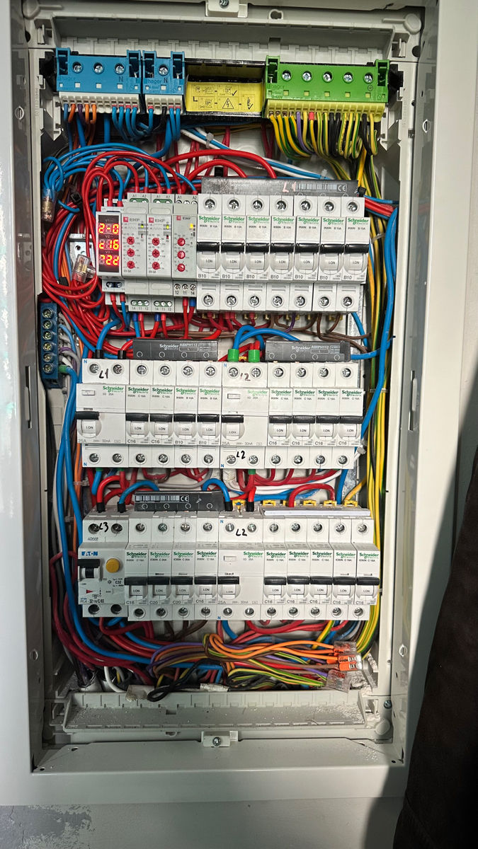 Ofer servicii de electrician 24/24 de urgenta foto 8
