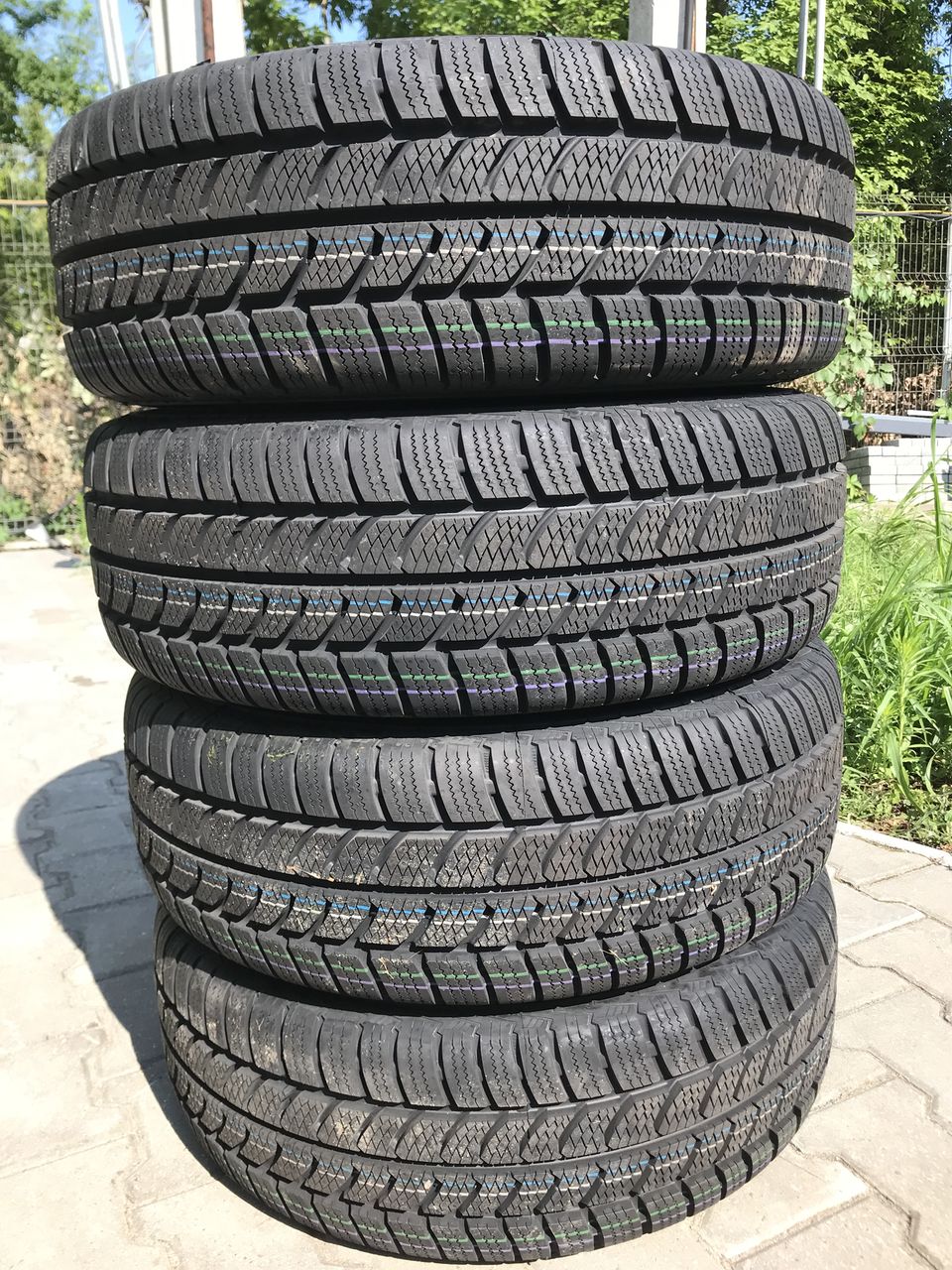 Mercedes-Benz 235/65R16C Continental