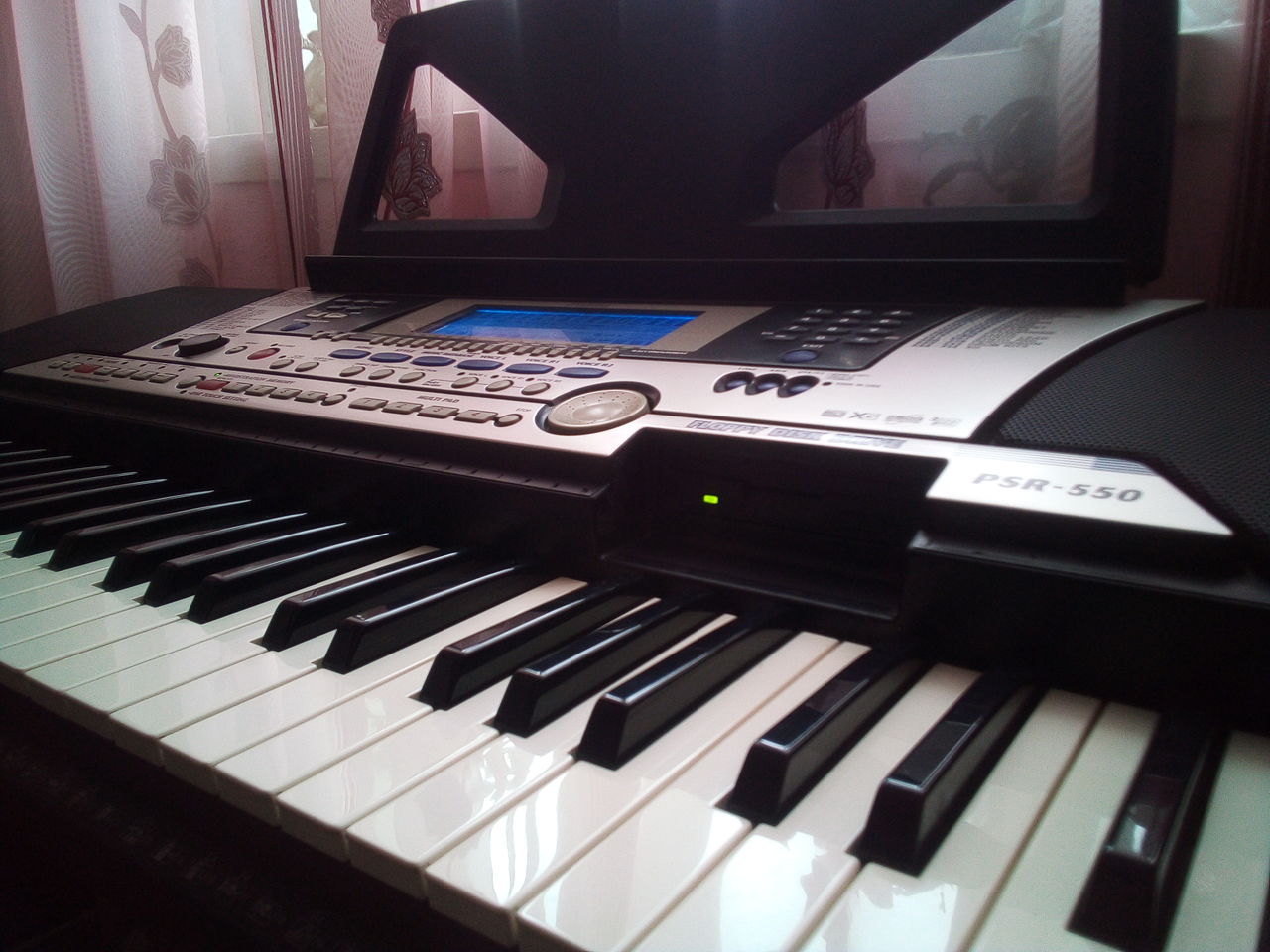 Yamaha PSR 550