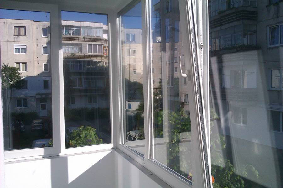 Остекление балкона пластиковыми окнами foto 1