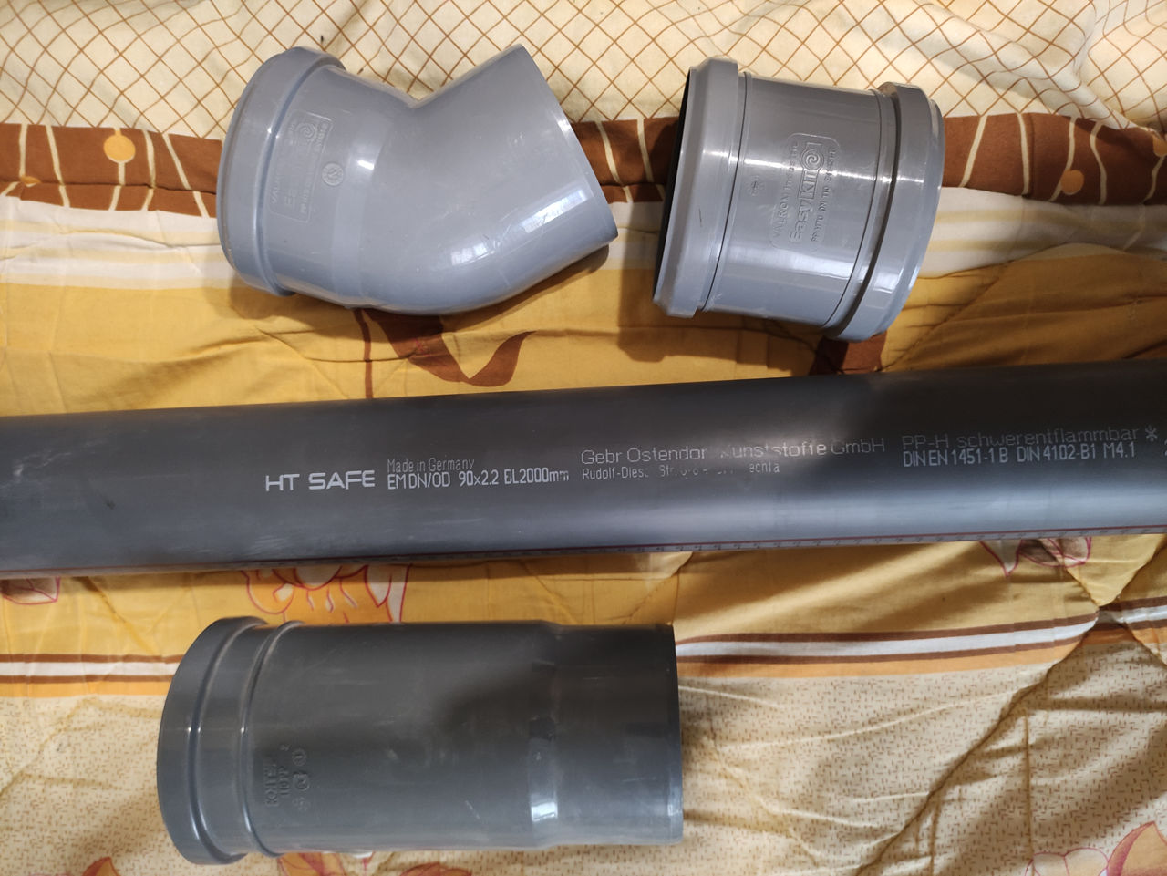 Продам канализационные трубы и фитинги