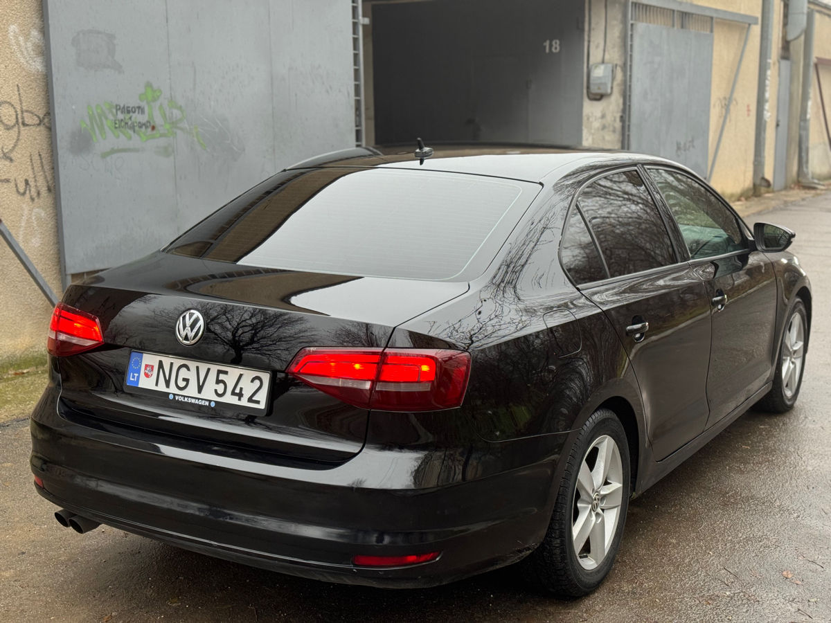 Volkswagen Jetta foto 2