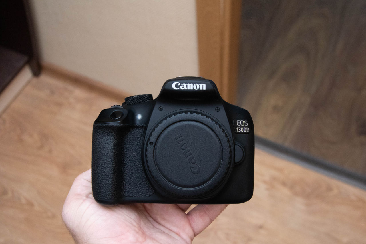 Canon 1300D kit  foto 1