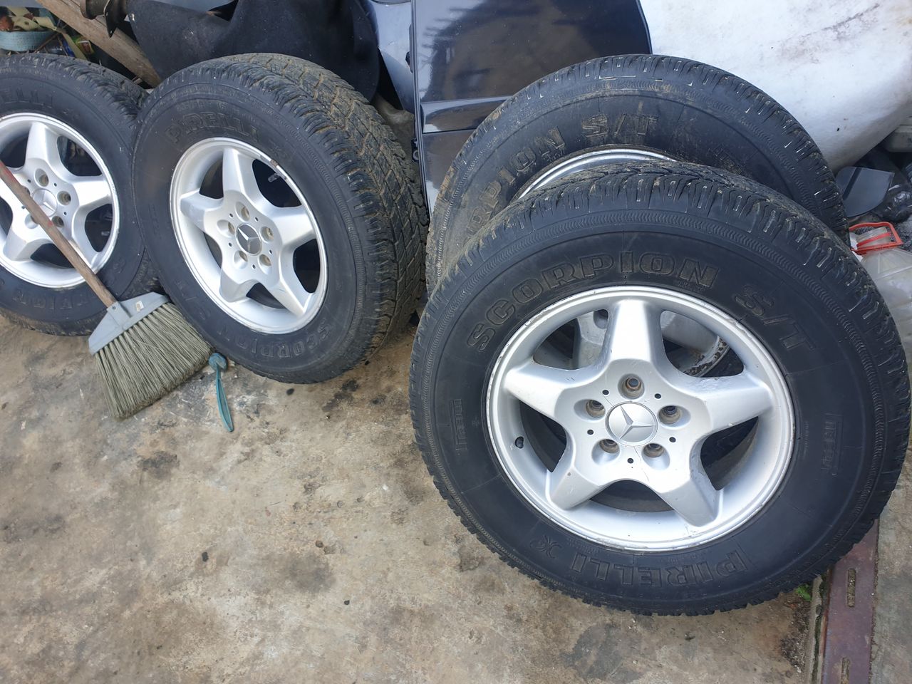 Mercedes ML R16 235/70  pirelli foto 0