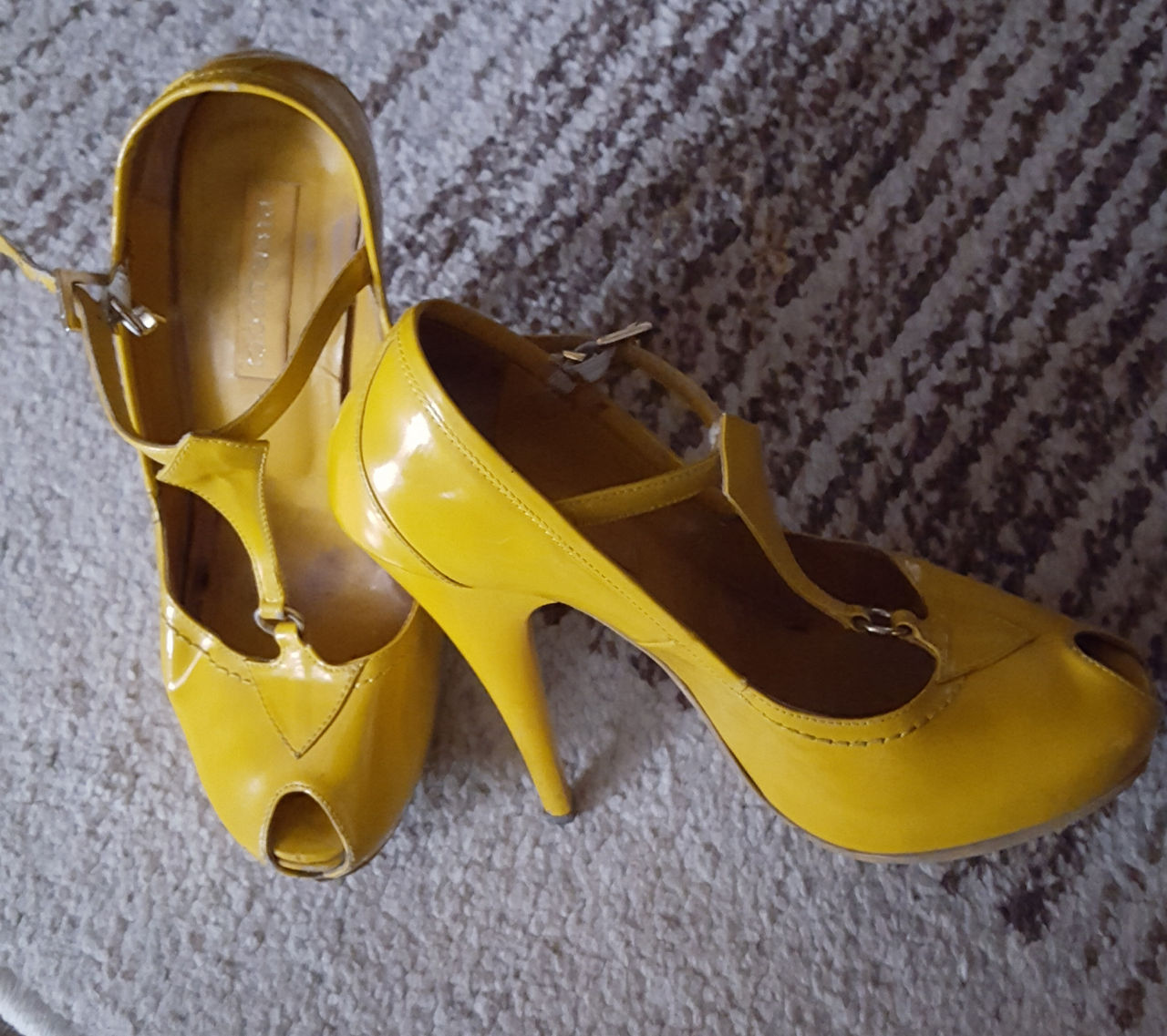 Отдам обувь 35 размер