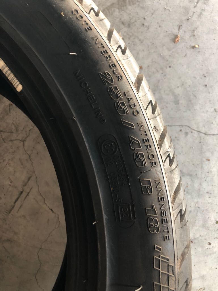 255/45 R18