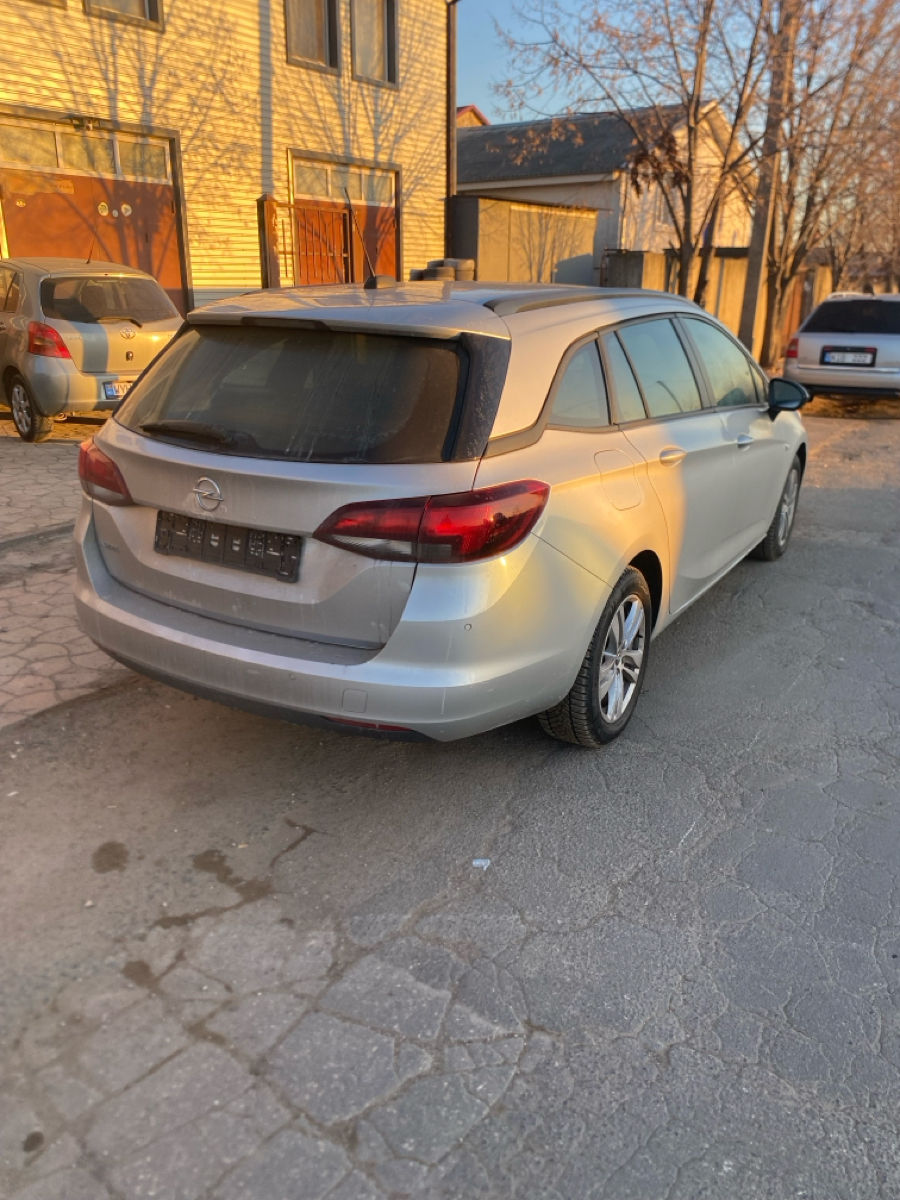Opel Astra K 3 cilindri 1.5 diesel  foto 2