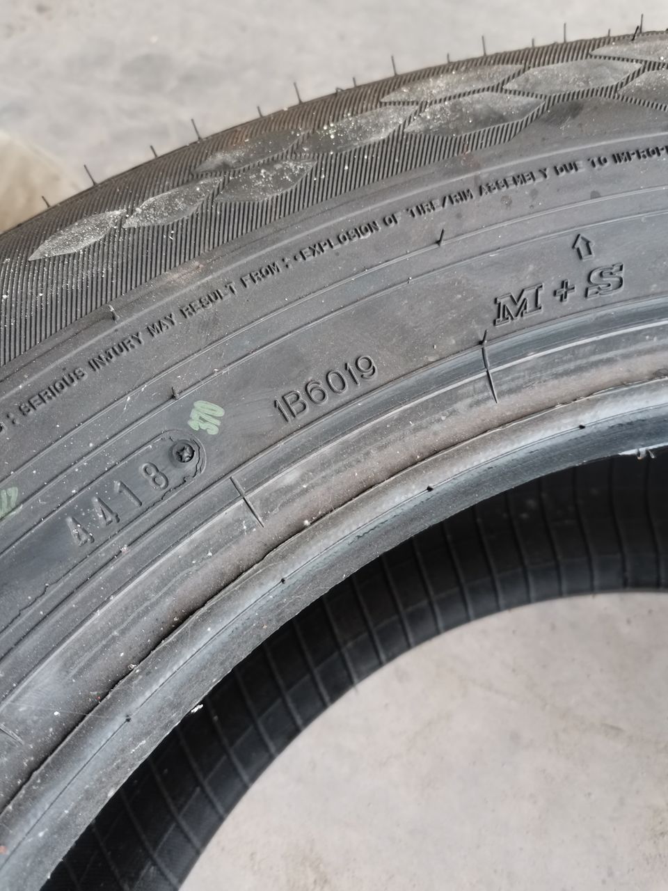 4 X Dunlop 235/65r18 Grandtrek Pt3
