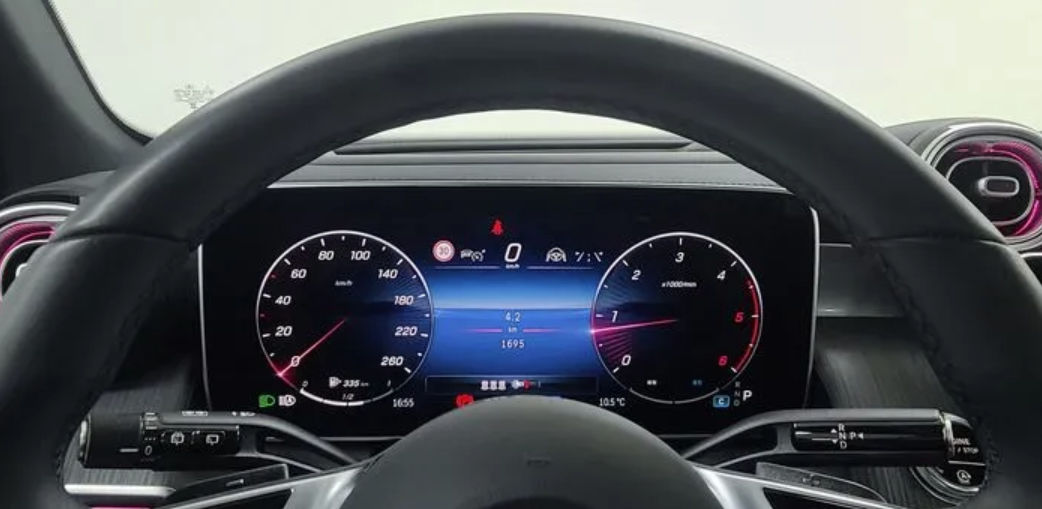Mercedes GLC foto 5