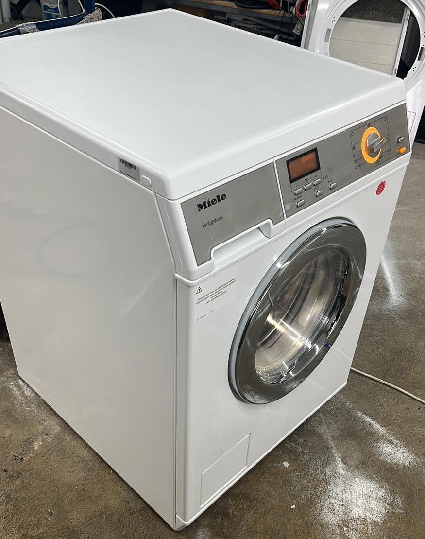 Профессиональная стиральная машина Miele фото 2