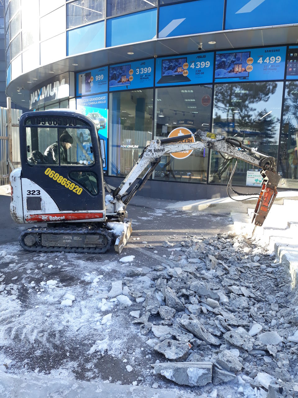 Lucrari cu  minitractor Bobcat foto 9