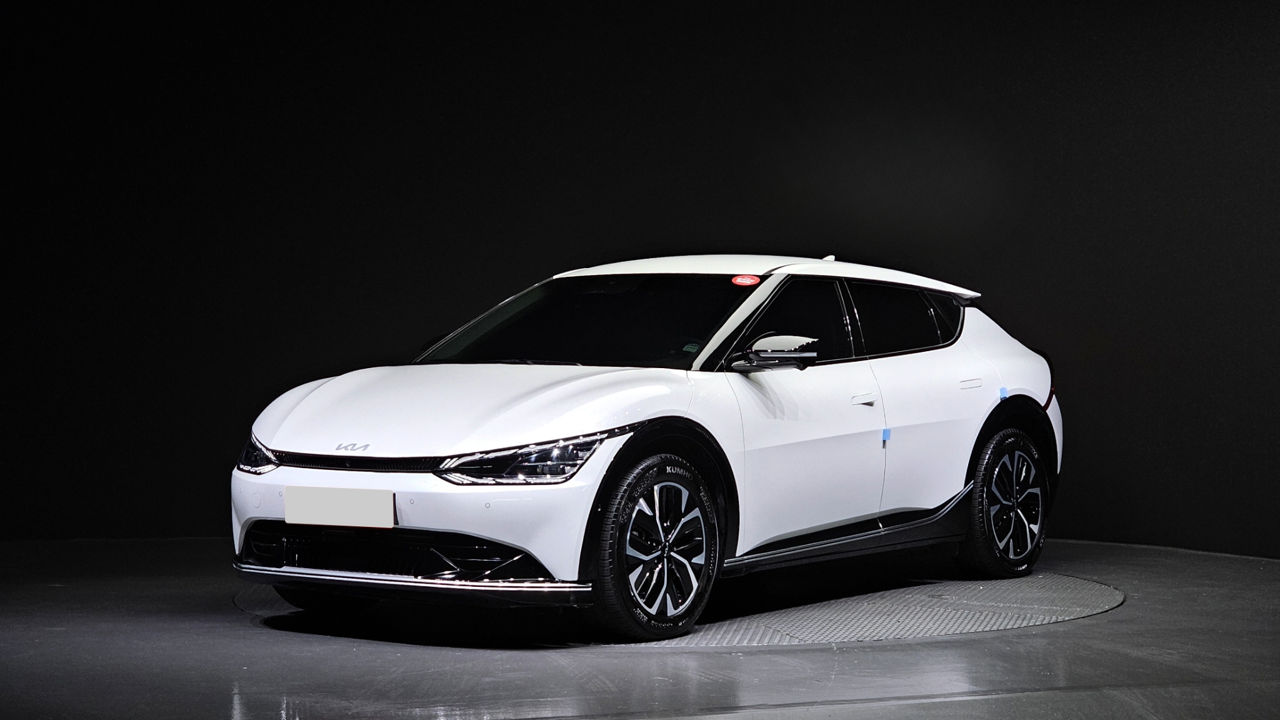 KIA EV6 фото 0