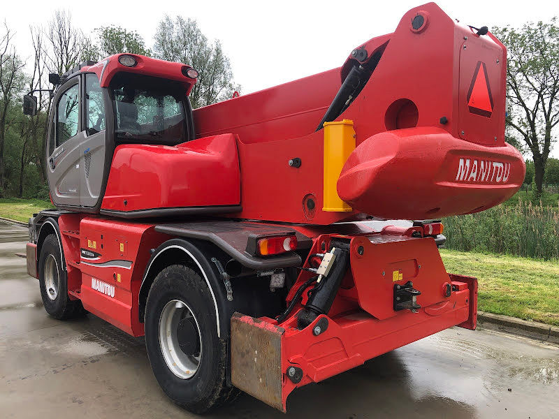 Телескопический погрузчик с поворотной башней Manitou MRT2470 фото 0