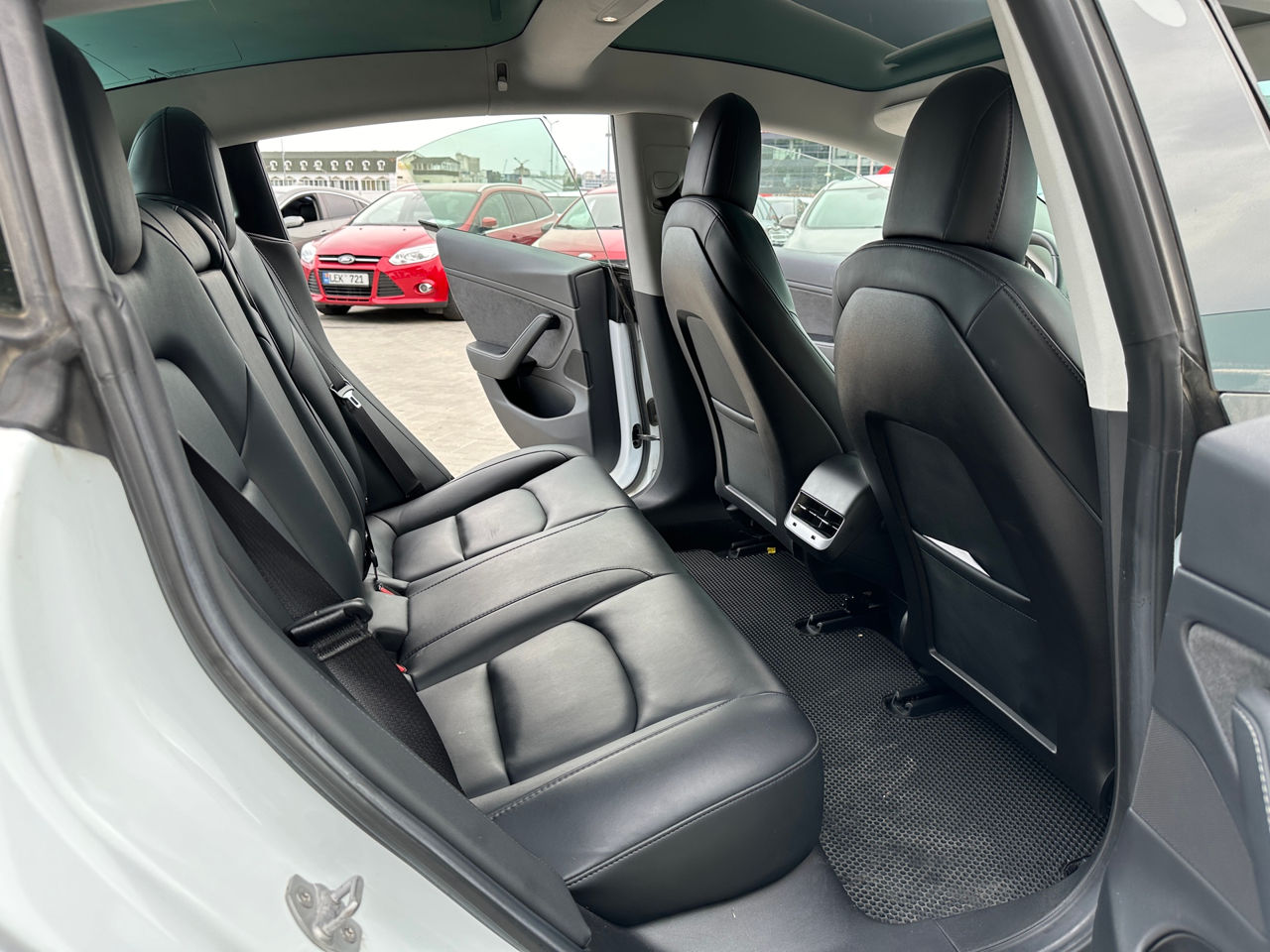 Tesla Model 3 foto 8