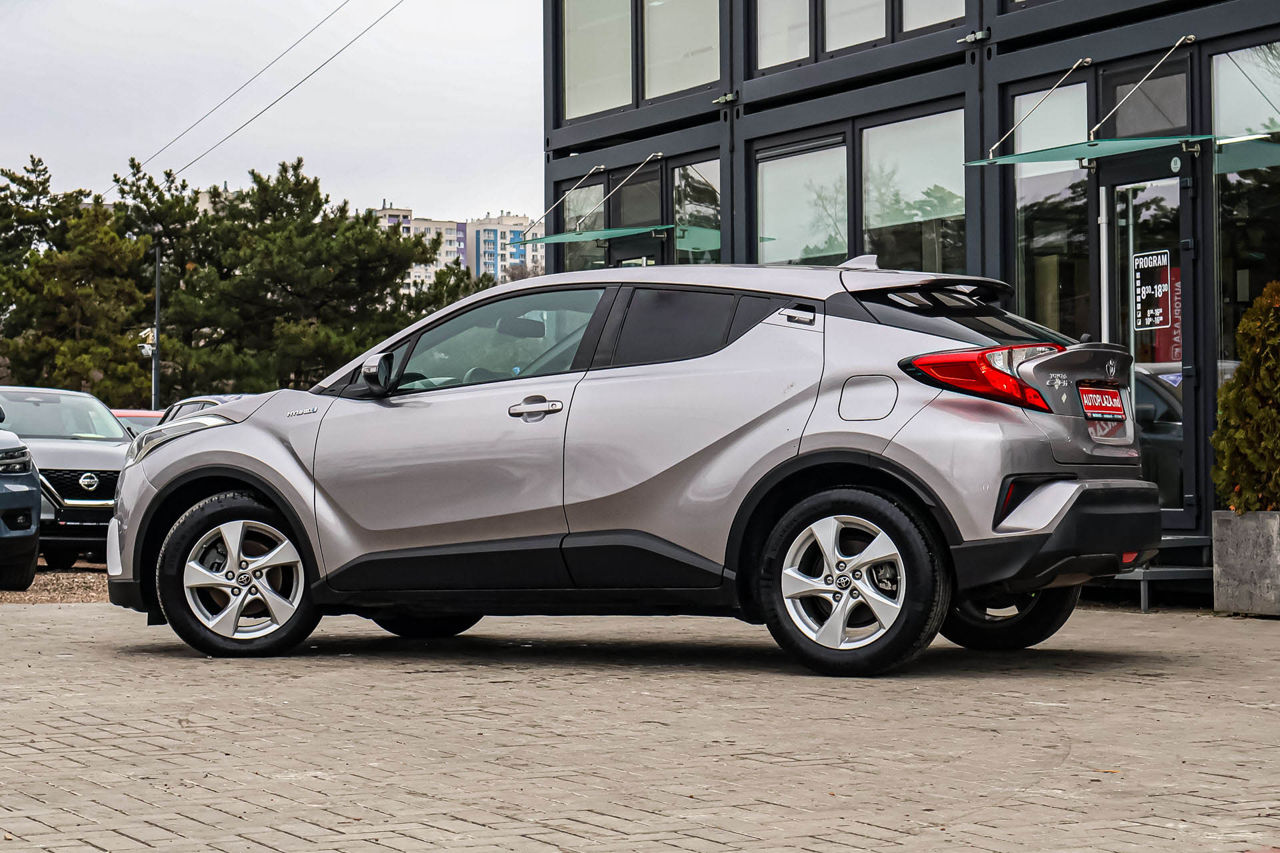 Toyota C-HR foto 1