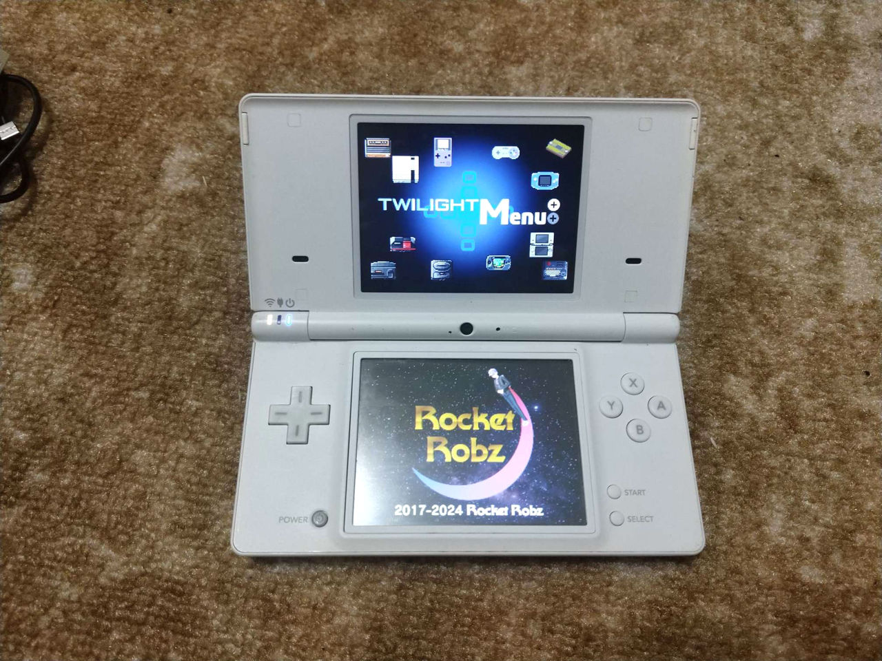 Nintendo DSi (White) - прошитый +16гб с играми