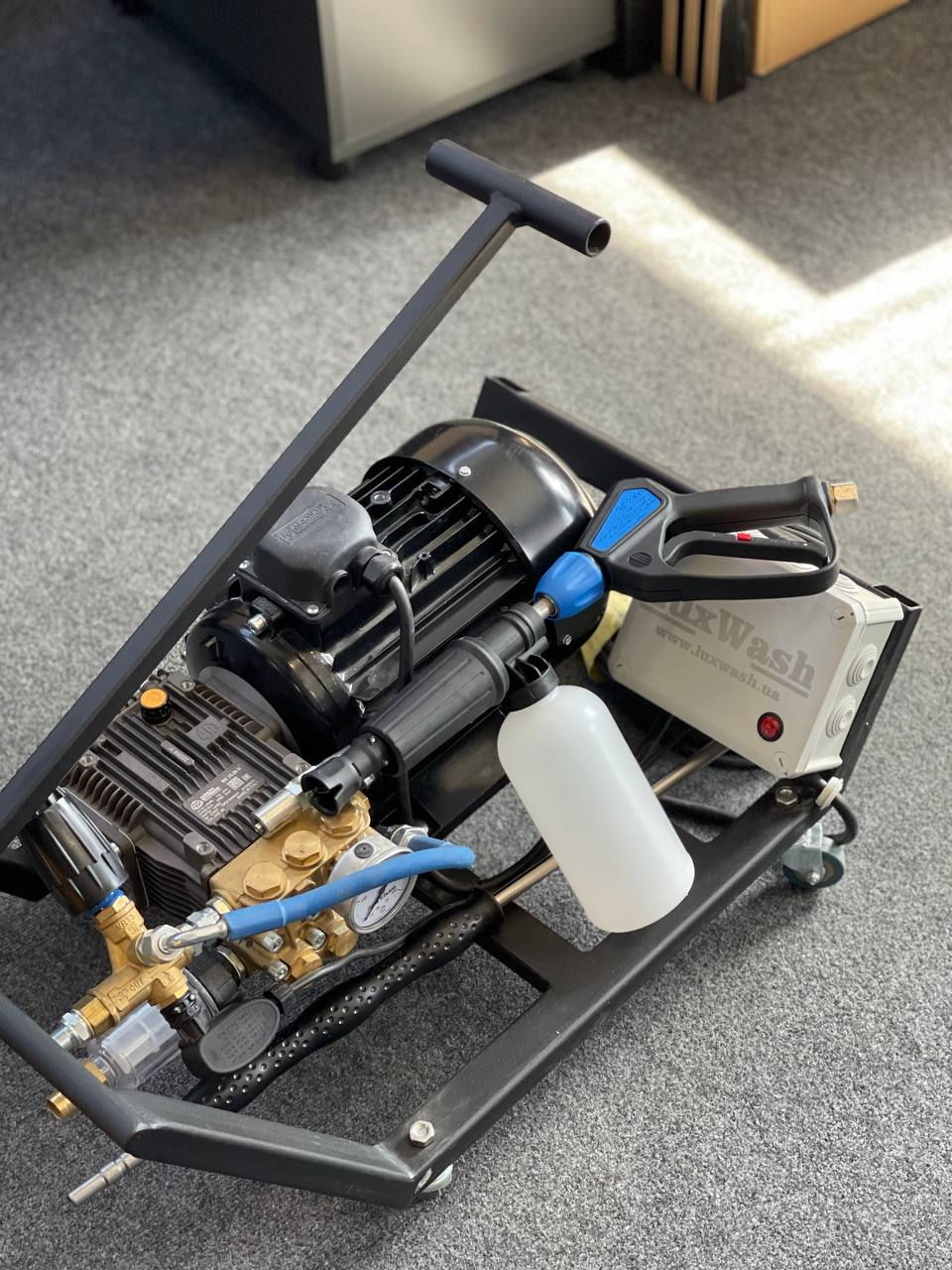 Pompa de spălatoare cu presiune foto 0