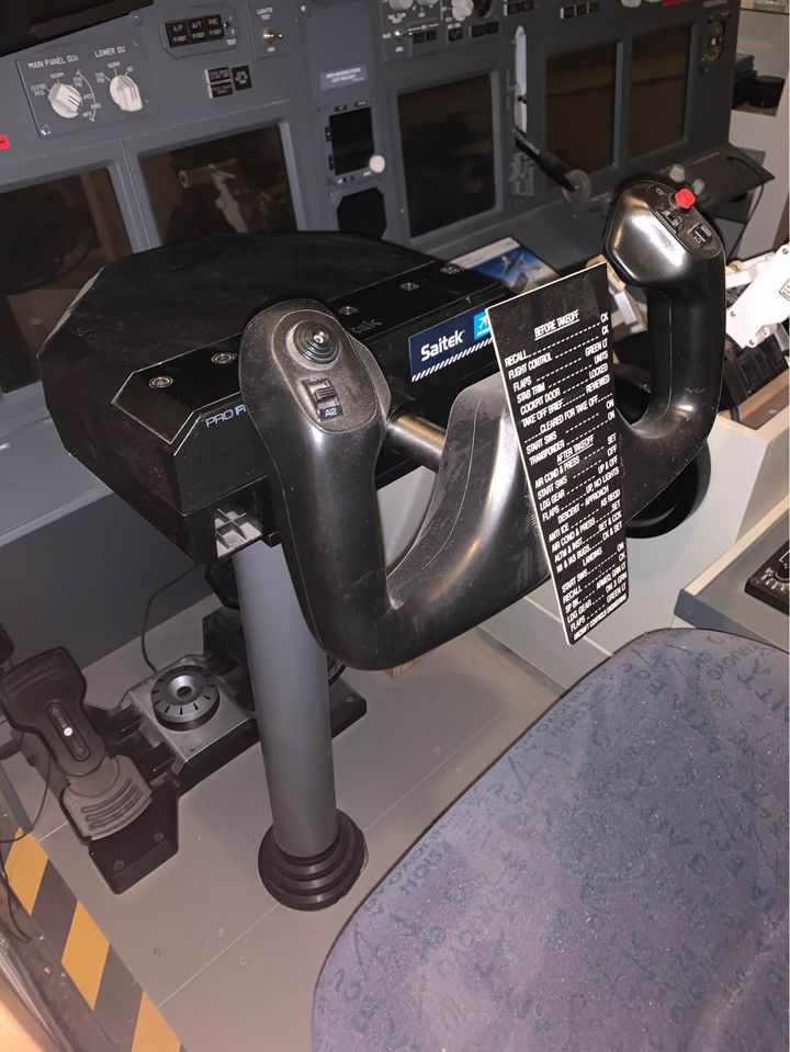 Yoke + Boeing Throttle. Perfect for Flight Simulator 2020