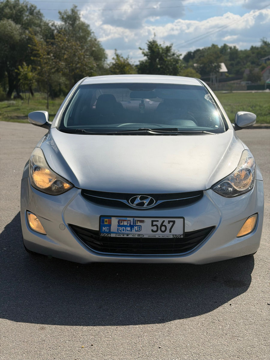 Hyundai Avante an. 2012 cu rulaj 172000 km, Benzină, 5300